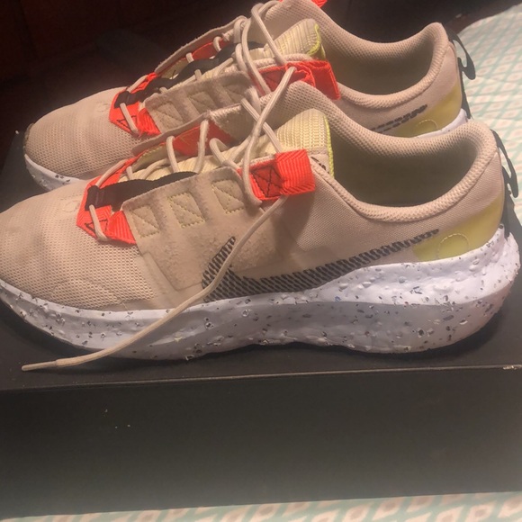 This shoes are comfortable your able to run in them.They have good sole - Picture 4 of 4